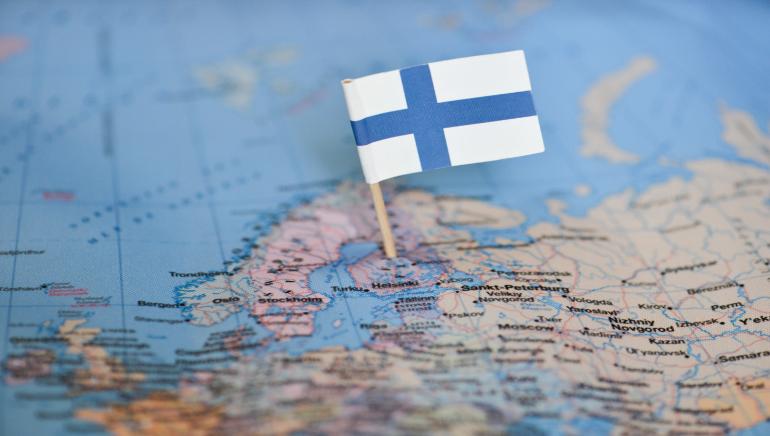 Suomenlippu kartalla